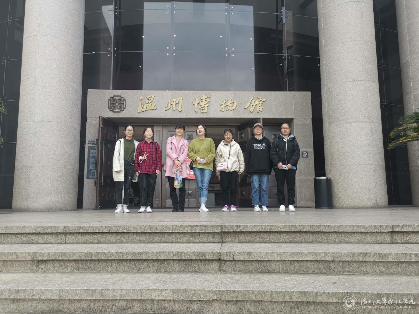 18中文三班四班照片3.jpg