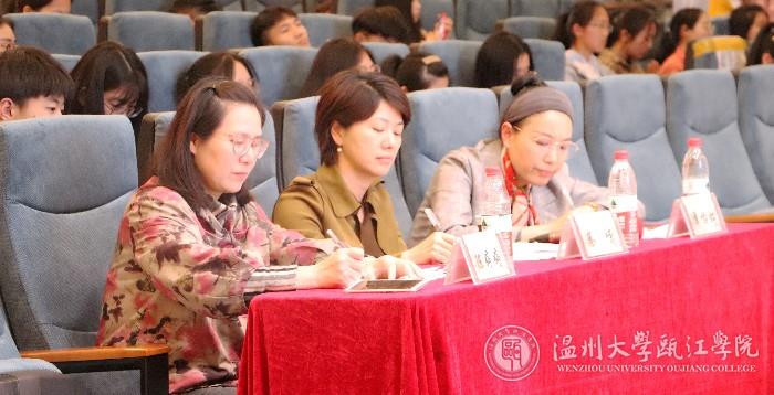 竞赛评委.JPG