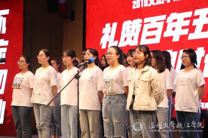 团歌合唱.jpg