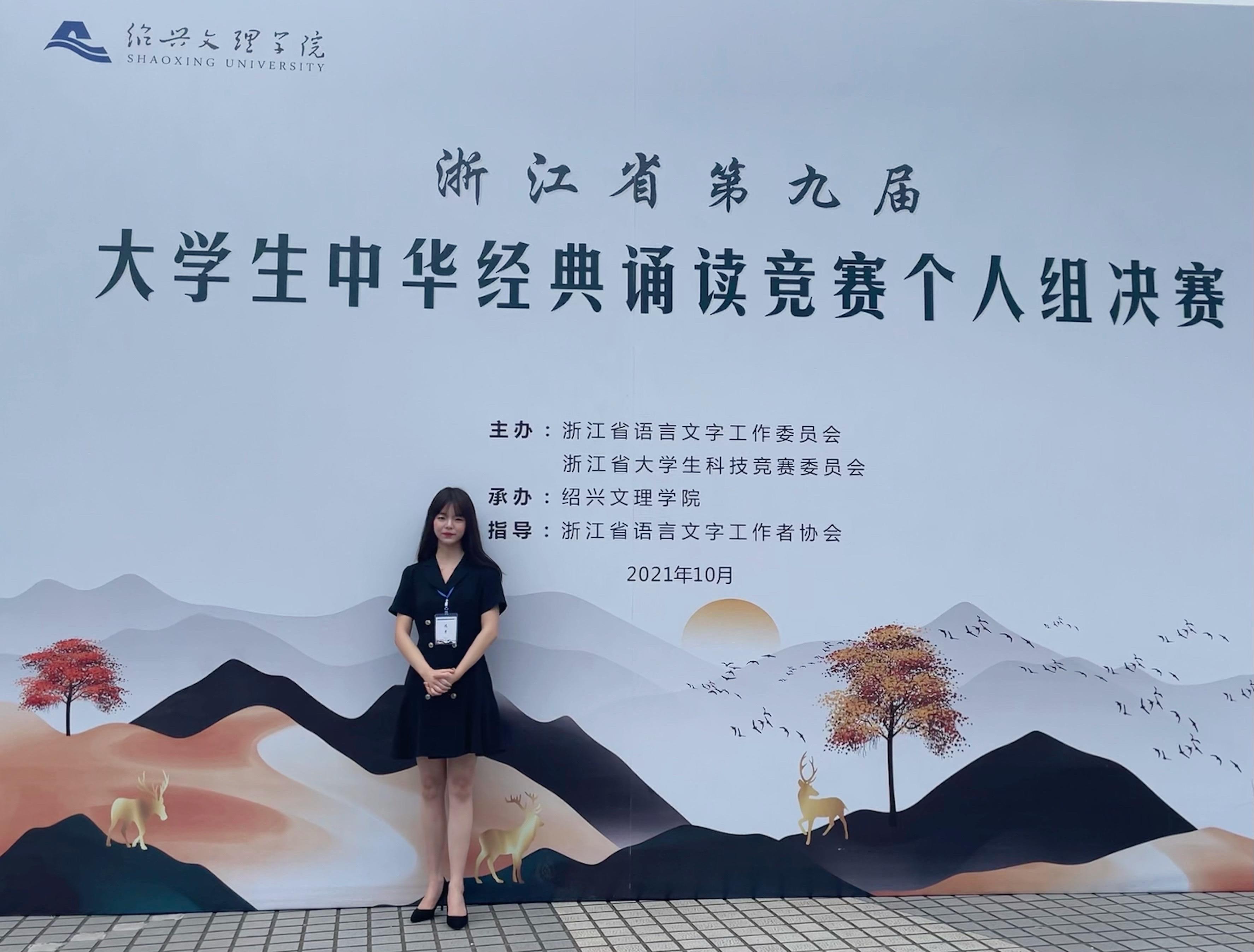 2程吴洁正装个人照.JPG