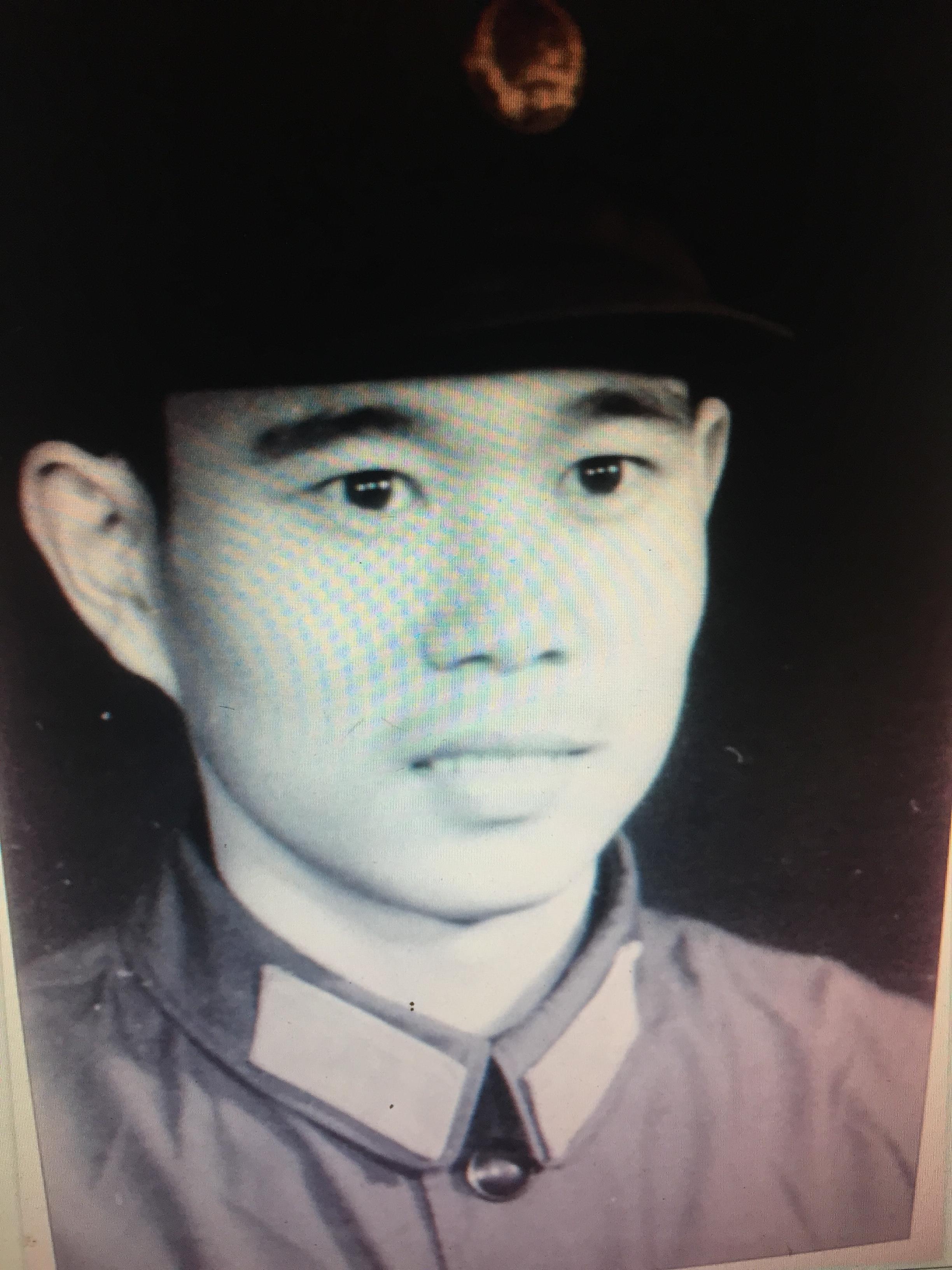 老兵年轻时从军照 事务员提供.jpg