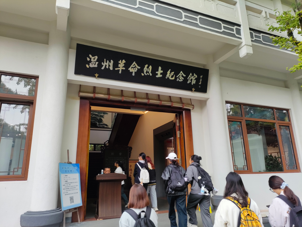 参观1.jpg