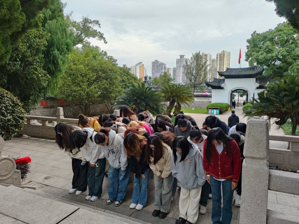 默哀1.jpg